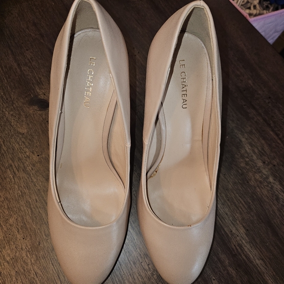 Le Chateau Shoes - Picture 5 of 5